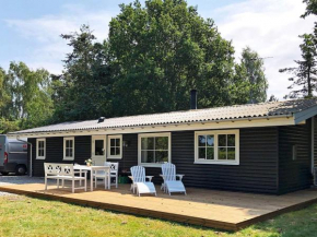 Four-Bedroom Holiday home in Knebel 7, Skødshoved Strand